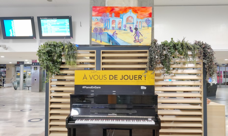 Le piano, installé dans le hall de la gare de Nancy (côté place Simone Veil). ©RCF Lorraine Nancy, 