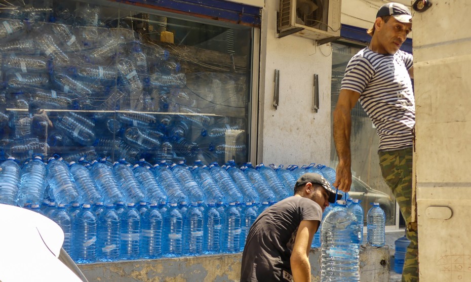 L'eau courante n'est pas potable, d'où la nécessité d'acheter des bombones d'eau pour la consommation à domicile © RCF Lyon (JB Cocagne)