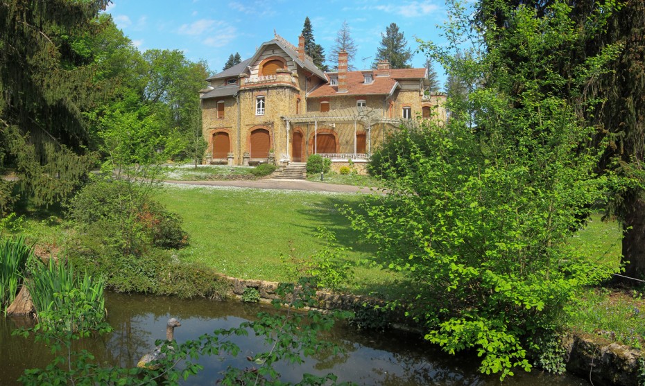 Cette exposition est l'occasion de (re)découvrir la villa La Garenne.