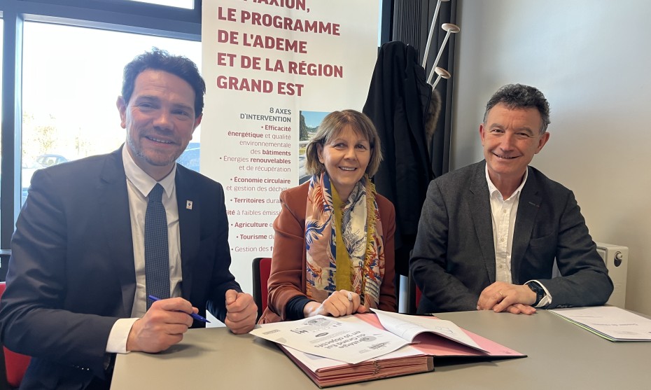 Signature de la "convention de transition écologique régionale" avec Boris Ravignon (à gauche), Josiane Chevalier (au centre) et Franck Leroy (à droite) / @ChristopherFausten