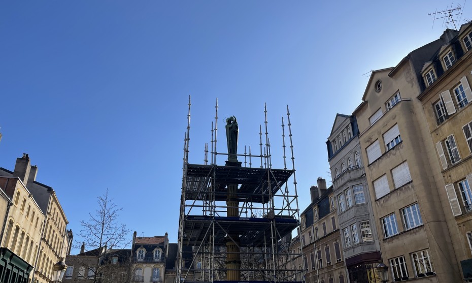 Metz : la colonne de la Vierge rénovée place Saint-Jacques